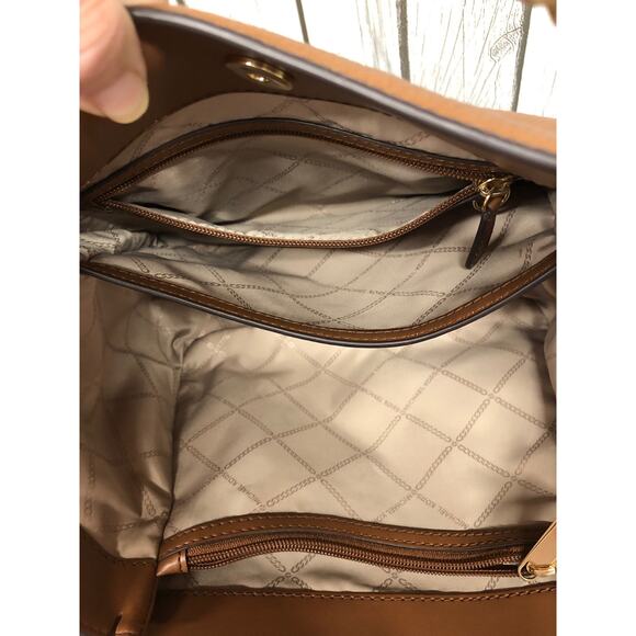 Michael Kors Tan Shoulder Bag - Picture 6 of 9